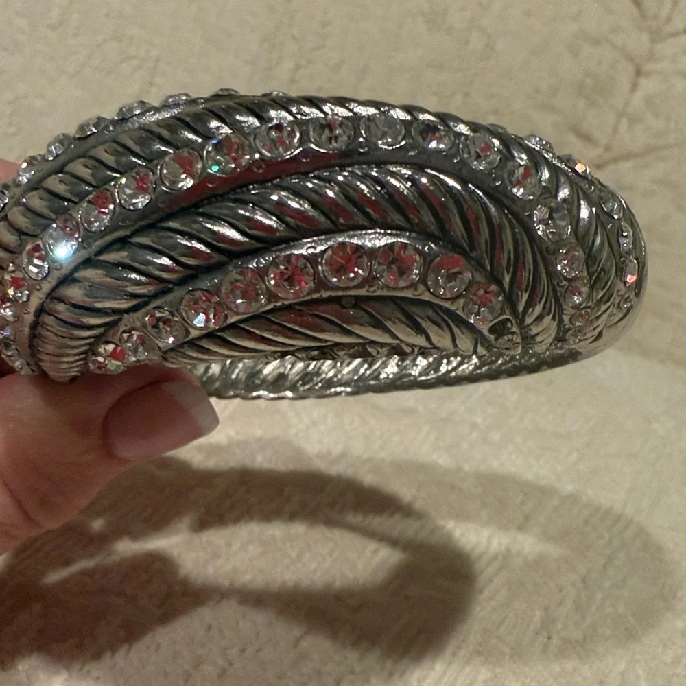 Cache stylish silver